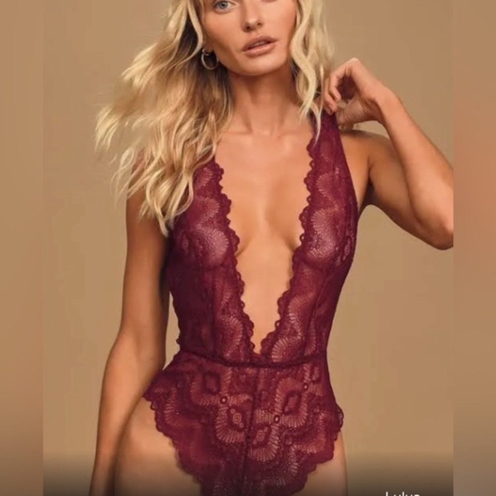 Lulus Burgundy Lace Lingerie Bodysuit Style Open Back NWT L #1383